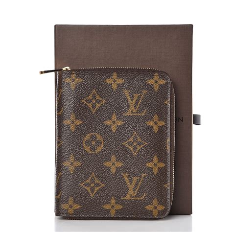 louis vuitton zippered passport holder|Louis Vuitton passport holder review.